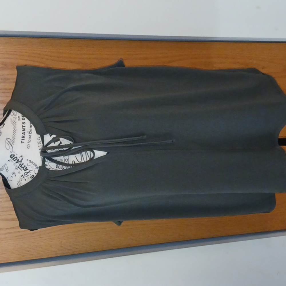 Women's Top - Picture 2 of 6